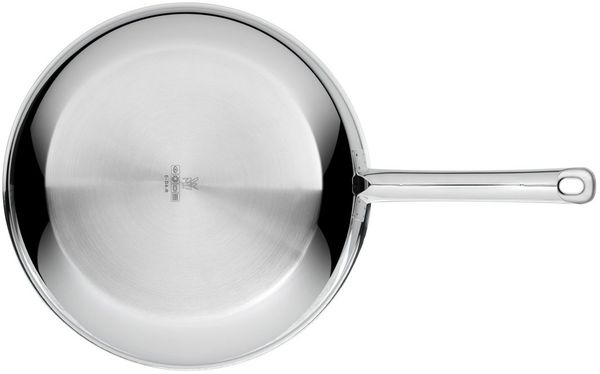 WMF Bratpfanne Profi Resist Stielpfanne mit beschichtetem Schüttrand, 24 cm, 3-Schicht-Material: Edelstahl rostfrei, Aluminium, Chromstahl (24 cm (Höhe 5 cm), 1-tlg, optimal für Herdplatten mit Ø 18 cm), Made in Germany Bild 4