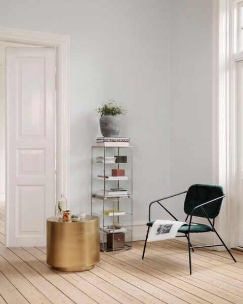 Eleganter Beistelltisch Step aus Metall im zarten Gold