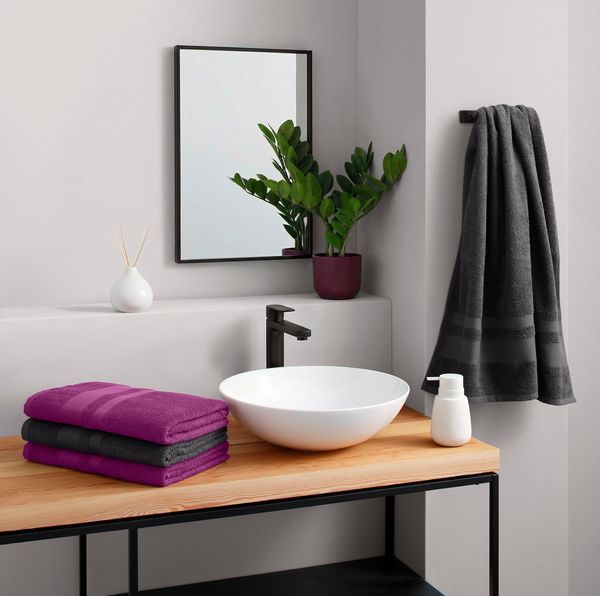 OTTO home Duschtücher Vanessa, 4 Duschtücher, 70x140cm, in Standard- und Premium-Qualität, Walkfrottee (Set, 4-St), Handtücher mit Bordüre, 100% Baumwolle, einfarbig, weich