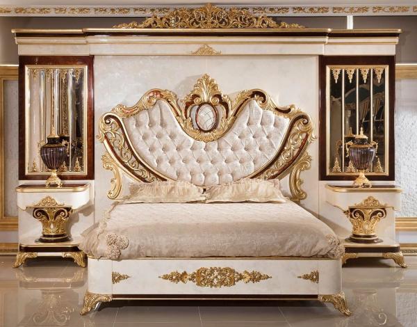 Casa Padrino Luxus Barock Schlafzimmer Set Gold / Weiß / Braun / Gold - 1 Doppelbett mit Kopfteil & 2 Nachtkommoden - Schlafzimmer Möbel im Barockstil - Edel & Prunkvoll