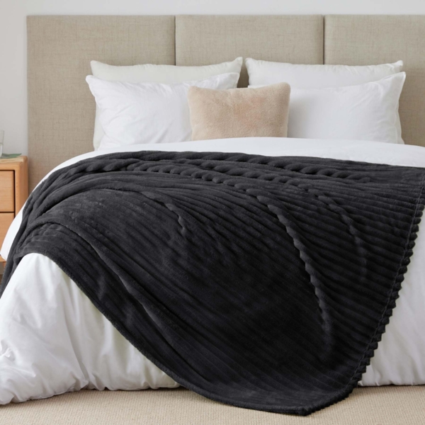 BEDELITE Kuscheldecke Flauschig Decke Extra Groß - weiche Flanell Decken Schwarz 230x270 für Bett, Deko Streifen Cord Fleecedecke als Tagesdecke für Schlafzimmer, King Blanket Wide Use