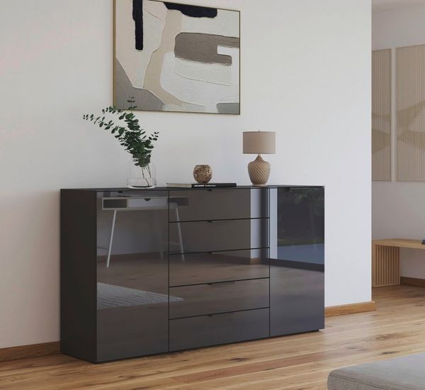 rauch Schubkastenkommode Kommode Türkommode Sideboard Kombikommode FLIPP mit Glasfront (Breite 160/180 cm mit 4 Einlegeböden), 2-türig, 5 Schubladen, Soft-Close, Oberboden und Front Glas, 2 Breiten