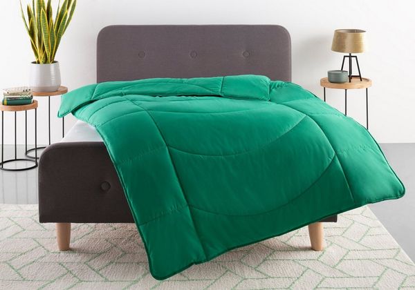 OTTO home Microfaserbettdecke Microlux, Bettdecke 135x200 cm und Übergrößen bis 240x220cm, Füllung: Feuchtigkeitsregulierende 3D Klimafaser (Polyester), Bezug: Microfaser-Feinbatist, fest versteppter Bezug - keine Bettwäsche nötig, Sommer, Winter