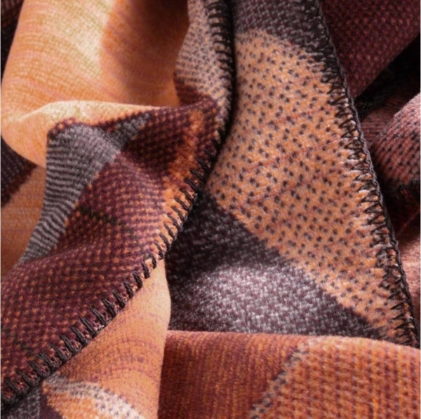 Wohndecke Autumn Ember mit geketteltem Zierstich, Biederlack, Made in Germany