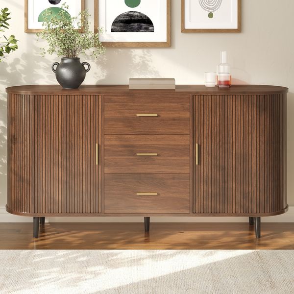Merax Sideboard mit drei Schubladen mittig und Schiebetüren an den Seiten, gebogenes Design mit vertikaler Rillenverkleidung, Metallgriffe, Rohr-Eisenfüße, Aufbewahrungsschrank, Nussbaum