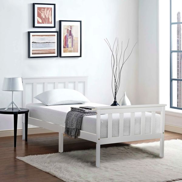 Bett 140×200 cm mit Lattenrost aus Massivholz, natur