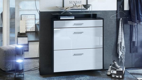 Vladon Schuhschrank Malea, hängender Schuhkipper für 16 Paar Schuhe mit 2 Klappen und 1 Schublade und Glasablage, Schwarz matt/Weiß Hochglanz (89 x 96 x 23 cm)
