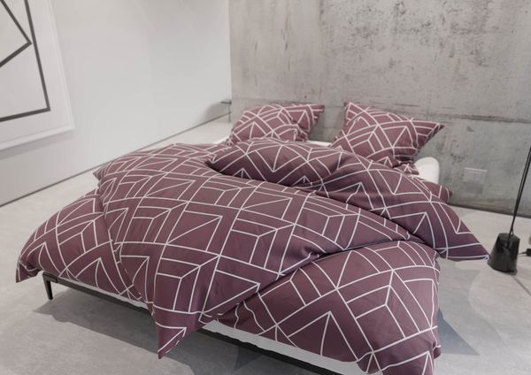 Mako Satin Bettwäsche Urban Geometric brombeer 155x220 + 80x80