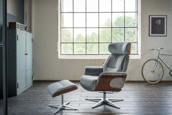 KAWOLA Sessel TOSAR Relaxsessel drehbar Velvet steingrau mit Hocker 110 x 89 x 83 cm