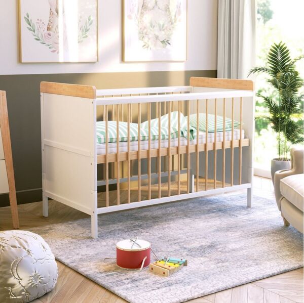 Baby-Delux Babybett Ella weiß natur, Kinderbett 60x120 cm höhenverstellbar, Kiefer mit Matratze
