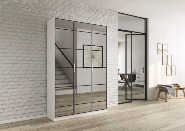 rauch Acero, Garderobenschrank in moderner Loft-Optik, 3-türig, 3 Glastüren, mit 8 Einlegeböden, Farbe Weiß, BxHxT 136x210x41cm