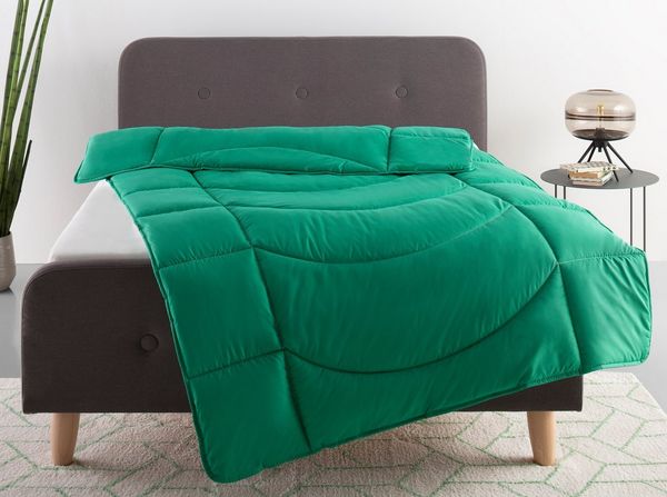 OTTO home Microfaserbettdecke Microlux, Bettdecke 135x200 cm und Übergrößen bis 240x220cm, Füllung: Feuchtigkeitsregulierende 3D Klimafaser (Polyester), Bezug: Microfaser-Feinbatist, fest versteppter Bezug - keine Bettwäsche nötig, Sommer, Winter