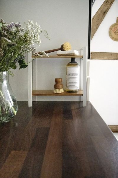 WENKO Küchenregal Modell Louisa, mit Akazienholzablage, stehendes Regal für die Arbeitsplatte