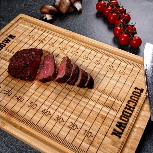 40YARDS Schneidebrett American Football Schneidebrett mit eingraviertem Football Spielfeld, Bambus Holz, (1-St), (38 x 25 x 2 cm) - mit Saftrille für Fleisch & Gemüse