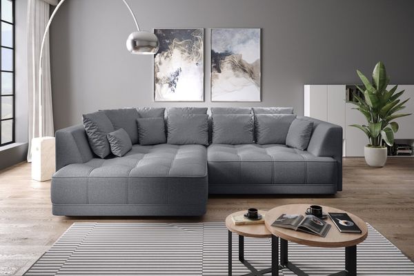 WERK2 Ecksofa Tiga, Komfortsofa mit elekt. Auszugsfunktion, bequem, L-Form, Pure Wohlfühlgarantie: Ausziehbare Sitztiefe, XXL-Ottomane & Kissen.