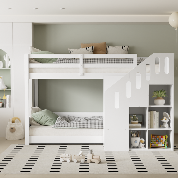 Etagenbett 90x200 cm aus Kiefernholz mit Stauraumtreppe, Rausfallschutz und Lattenrost, Weiß