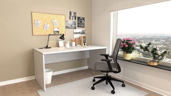 Furni24 Schreibtisch fürs Arbeitszimmer und Home Office - Großer laminierter Computertisch aus Holz, 2 Kabeldurchlässe und mit verstellbarem Metall kabelkanal-Nuvi (Grau, Kabelkanal 180 x 80 x 75 cm)