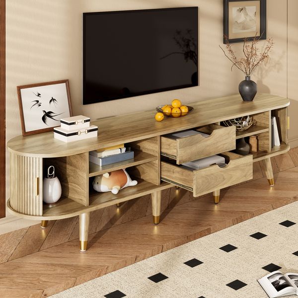 TV-Schrank mit Schiebetür in heller Holzoptik, viel Stauraum, offene Fächer & Schubladen, goldene Akzente, praktisches Wohnzimmermöbel