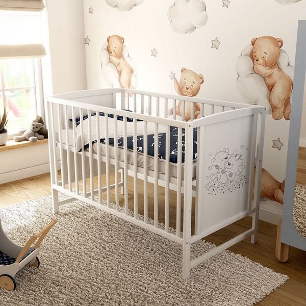 Baby-Delux Babybett Mia, Kinderbett 60x120 cm weiß höhenverstellbar, Kiefer mit Bärchen Motiv