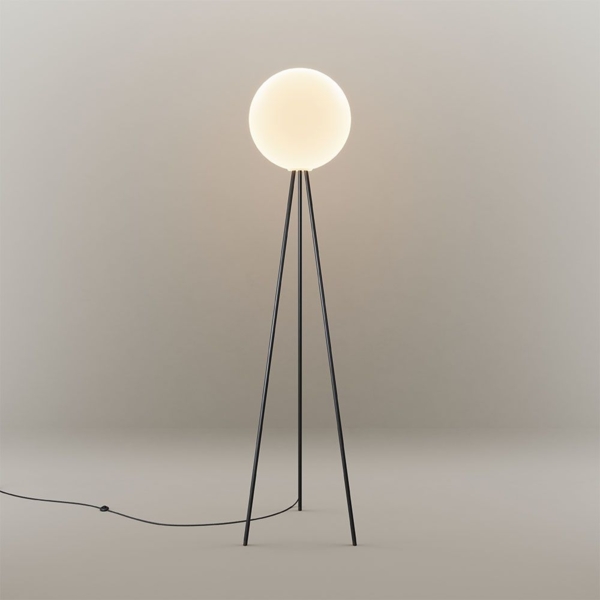 s.luce Dreibein-Stehleuchte Orb Tripod 160cm mit Glaskugel Weiß Ø 40cm Bild 1
