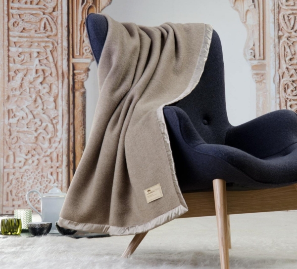 Wolldecke Edle Kaschmirdecke Mongolia mit Seidenband eingefasst, Wohnen und Accessoires GmbH & Co. KG