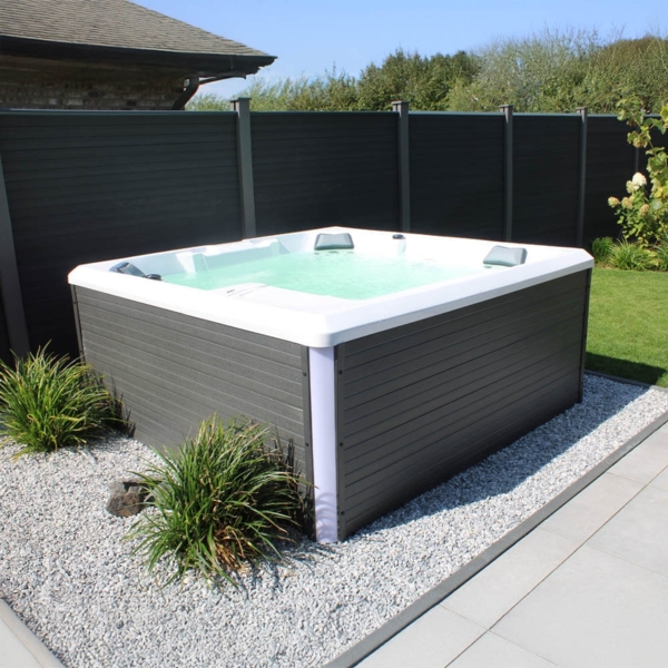 HOME DELUXE Outdoor Whirlpool STREAM BIG PURE - 207 x 207 cm für 5 Personen