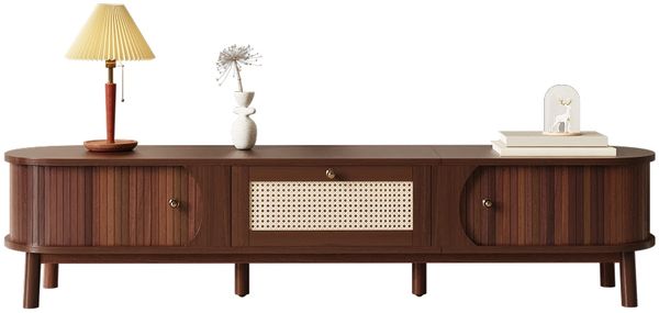 TV-Schrank – Fernsehschrank mit Türen aus Naturholz und Schubladen aus Rattan. Natürliche Aufbewahrungslösungen für ein rustikales Ambiente