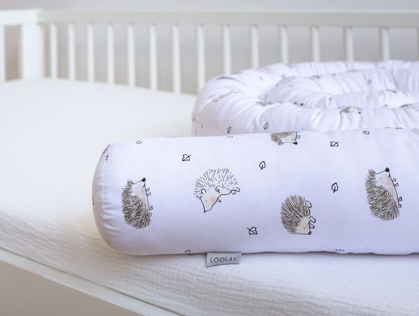 Loolay Nestchenschlange IGEL Braun BIO-Baumwolle Multifunktion PREMIUM Bettschlange Schlange, (Bettumrandung Krabbeldecke Babybett Umrandung Schlange Bett Kopfschutz, Zierkissen Bettrolle Dekokissen Zugluftstopper - Super GESCHENK), LOOLAY® - 100% Euro...