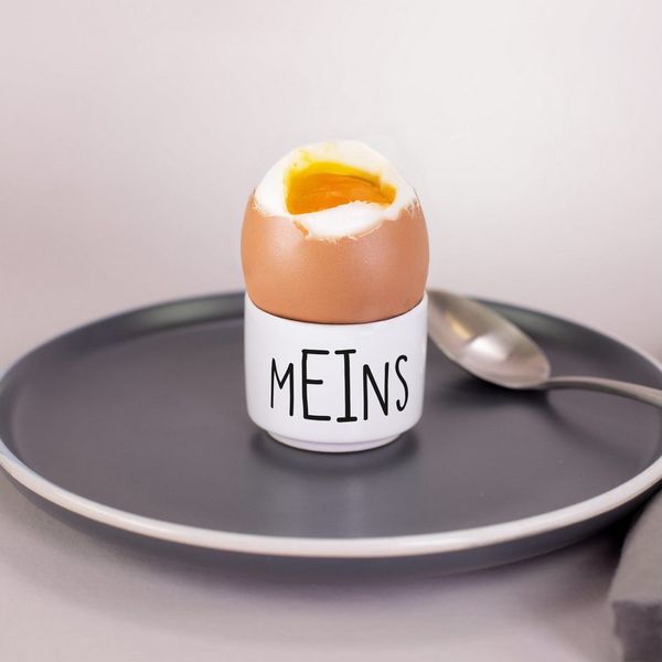 Herz & Heim Eierbecher aus Keramik mit lustigem Aufdruck "Meins" oder "Deins"