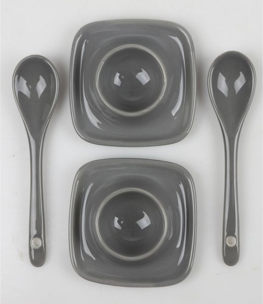 2 Keramikeierbecher mit 2 Löffeln 4er Set 7 x 7 x 5,5 cm | Stilvolle Eierbecher in 2 Farben sortiert | Frühstücksset aus Keramik