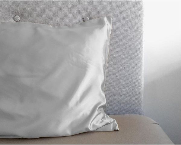 Sitheim-Europe Kissenbezug SLEEPTIME LIFESTYLE Haut CARE KISSENBEZUG, (1 Stück), mit extra Glanz-Grad, verfügbar in viele Farben