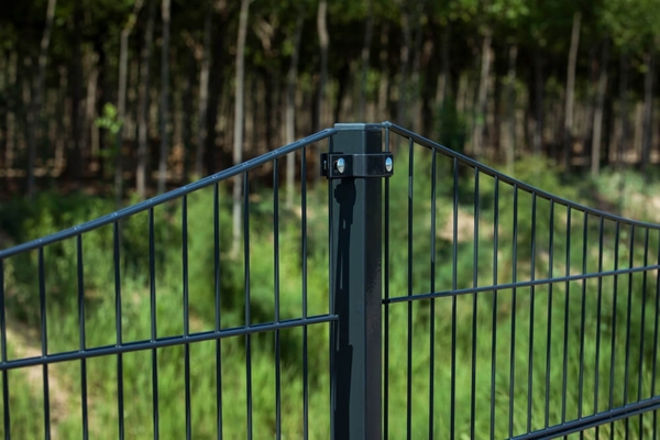 HOME DELUXE Doppelstabmattenzaun Schmuckzaun Tal inkl. Eckpfosten Anthrazit/Grün MORATA - 160 cm x 20m 1x Eckpfosten Bild 6