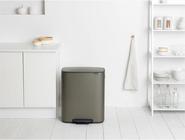 Brabantia Mülleimer Bo Treteimer, 60L, sanft schließender Deckel, mit leichter Pedalbedienung