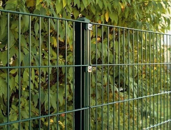 Doppelstabmattenzaun-Set / Mit Abdeckleisten / Grün / 203cm hoch / 170m lang Stärke 8/6/8 Bild 1