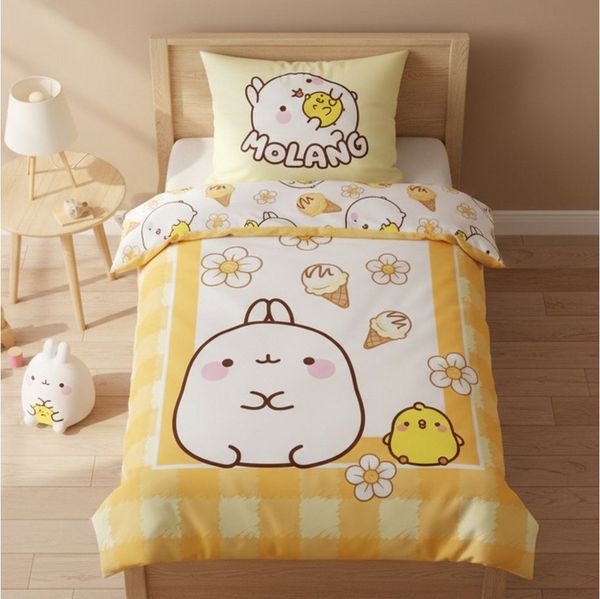 MTOnlinehandel Kinderbettwäsche Molang Kawaii 135x200 + 80x80 cm, Renforcé, Piu Piu, 100% Baumwolle, 2 teilig, Trendiges Butter Yellow Design- weich & atmungsaktiv