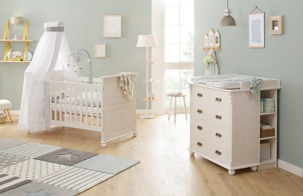 OTTO home Babyzimmer-Komplettset Aimo, luxoriöser Landhausstil, Messinggriffe, (Spar-Set, 3-tlg, Kinderbett, Wickelkommode, Unterbauregal, 5 Schubladen), aus Massivholz, FSC®-Holz aus gewissenhaft bewirtschafteten Wäldern