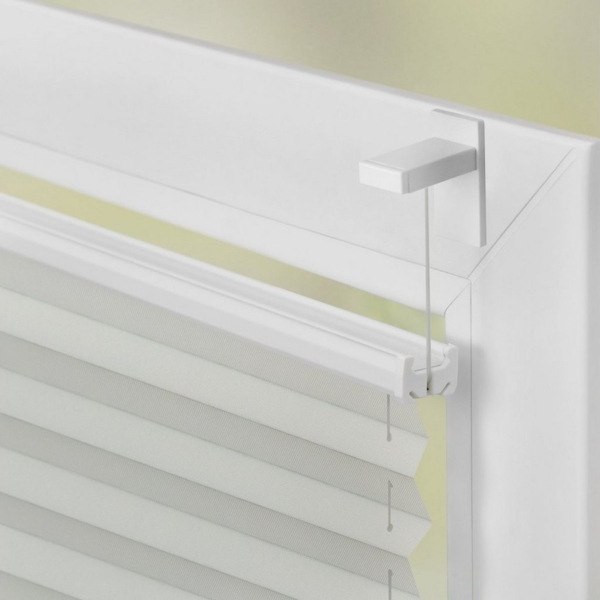 LICHTBLICK ORIGINAL Plissee nach Maß Klebfix, ohne Bohren, verspannt, blickdicht - Hellgrau, blickdicht, inkl. Klebeträger, Klebbar, kleben Bild 5