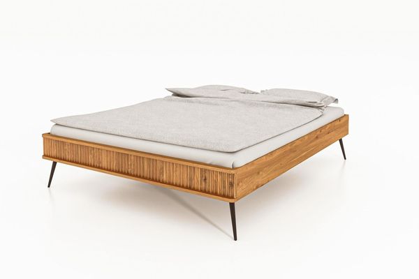 Bett Tula 3 aus Wildeiche massiv 80x200 cm ohne Kopfteil mit Metallbeinen