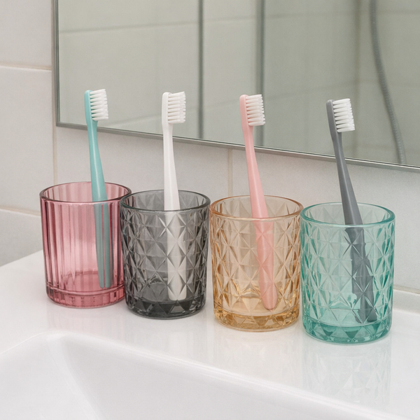 Zahnputzbecher Glas 330 ml 8×10,2 cm – 4-fach sortierte Farben, hochwertiger stabiler Glasbecher für Zahnbürsten, Zahnpasta & Pflegeartikel, modernes Badaccessoire leicht zu reinigen