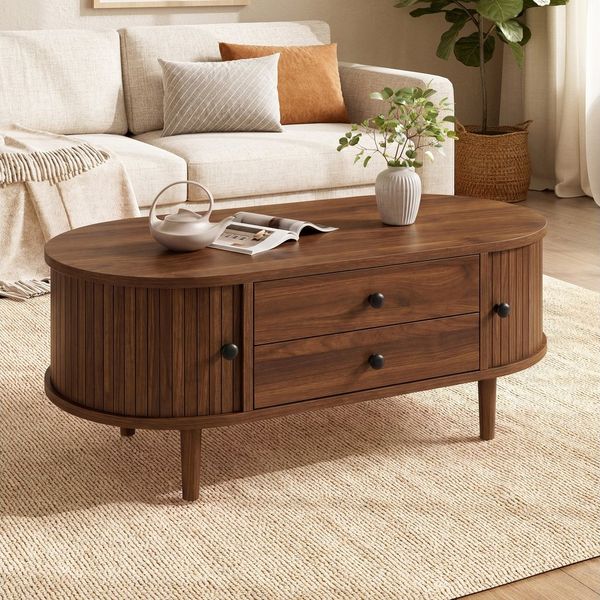 KLAM HOME Couchtisch Moderner Couchtisch Eichenoptik mit verziertem Schiebetür-Design (Ovaler Wohnzimmertisch 100 x 50 x 40 cm mit 2 praktischen Schubladen), Stauraum-Couchtisch aus MDF mit massiven Kieferfüßen