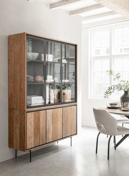 Vitrine Metropole aus Teak und Metall, Industrial Design, natur und schwarz, 3 Türen