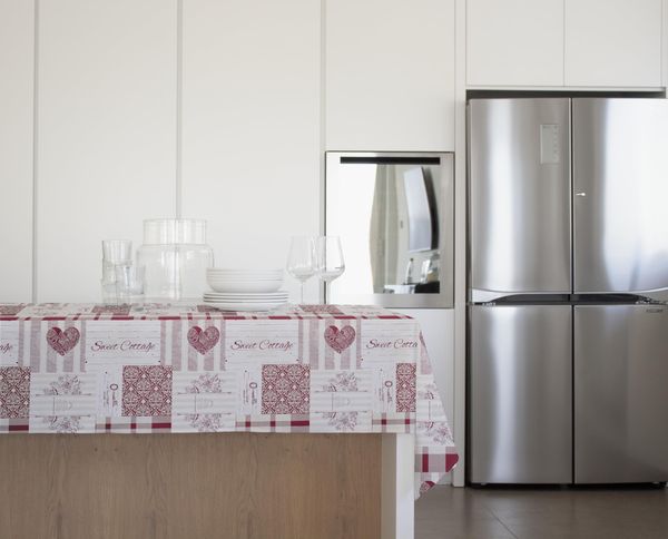 GEMITEX Traditionelle Tischdecke, Plüsch, gewachst, wasserdicht und schmutzabweisend, Dekor 4163 Tiroler Rot, ideal für rechteckige Tische für 6/8 Personen, 140x180 cm, hergestellt in Italien, mit