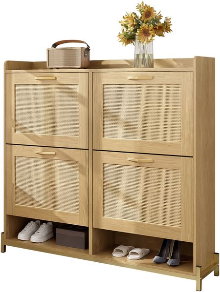 Eleganter Schuhschrank aus Holz mit Rattantüren – 4 Türen, Metallrahmen und oberes Regal für stilvolle und übersichtliche Aufbewahrung.