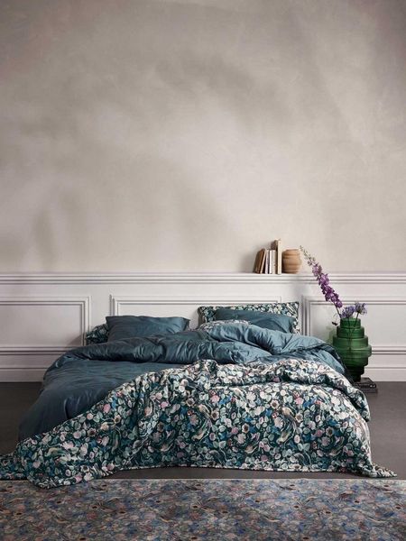 Essenza Tagesdecke Aleste, aus weichem Samt mit Blumenprint