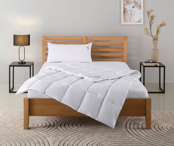 OTTO home Daunenbettdecke + Kopfkissen TAMINS, Bettdecke 135x200 cm und 155x220 cm, 2-tlg, Füllung: 100% Daunen, Bezug: 100% Baumwolle, Set mit Kissen 40x80 cm, 80x80 cm, Sommer, Winter, Made in Germany