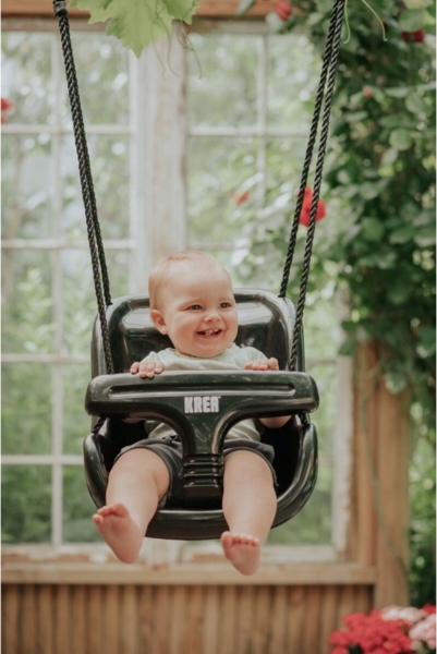 KREA Swing w/High Back In Plastic Black