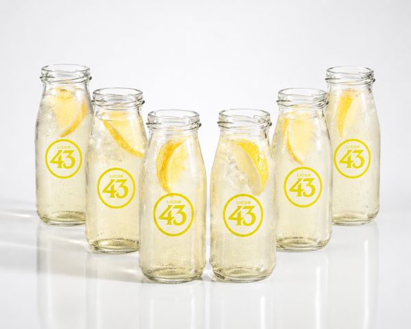 Licor 43 Milchflasche 6er Set – Cocktailgläser im Milchflaschen-Design für Likör, Longdrinks & Desserts | Glasbecher mit Licor 43 Motiv