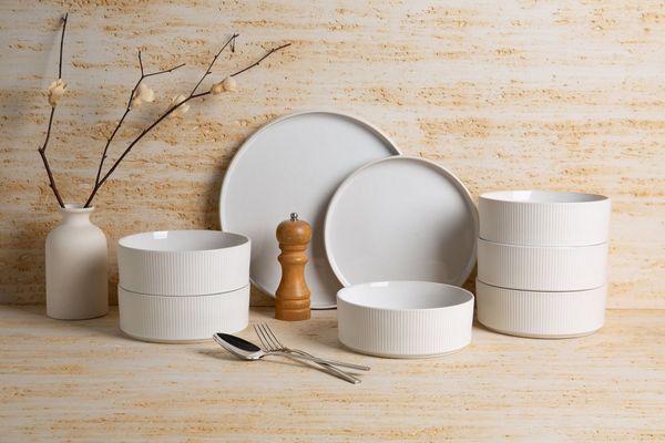 OTTO home Geschirr-Set Ylvii, außen matt, innen reaktiv glasiert (18-tlg), 6 Personen, Steinzeug, Riffeloptik, spülmaschinenfest und mikrowellengeeignet