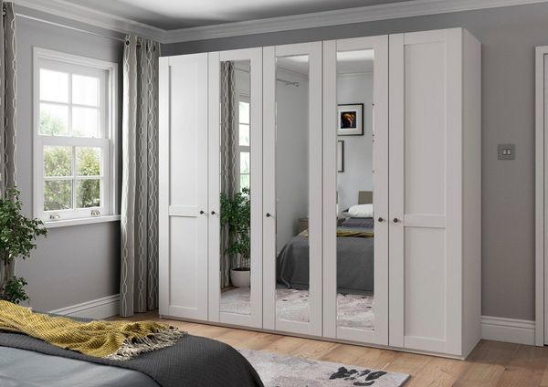 WIEMANN Kleiderschrank Göteborg, mit 95° Öffnungswinkel, Made in Germany inkl. Spiegel und Türendämpfung, moderner Landhausstil
