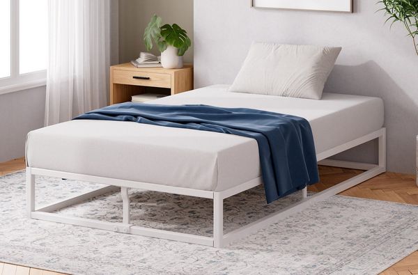ZINUS Bettgestell Joseph - Stabiler Bettrahmen mit Holzlattenrost & Stauraum (Bis 318 kg belastbar, 1-tlg, Doppel/Einzelbett, Weiß, 140x200 cm), Kinderleichter Aufbau, Robust